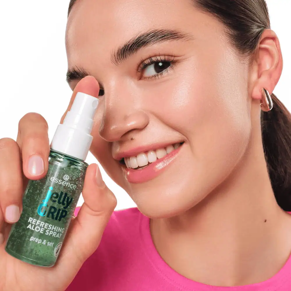 essence Jelly Grip Refreshing Aloe Spray 50ml - Lebanon - Makeup Germany Essence Jelly Grip Refreshing Aloe Spray 50ml Essence Jelly Grip Spray Lebanon for sale in Lebanon - compact clear spray bottle with green aloe gel mist pump