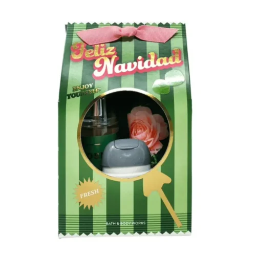 Bath & Body Works Rose Feliz Navidad Mini Gift Set Bath Body Works Rose Feliz Navidad Mini Gift Set Lebanon for sale in Lebanon - 4-piece Bath and Body Works Rose travel gift set featuring fragrance mist, body cream, Rose Water and Ivy hand gel, and Marbela sample soap in a decorative bow box