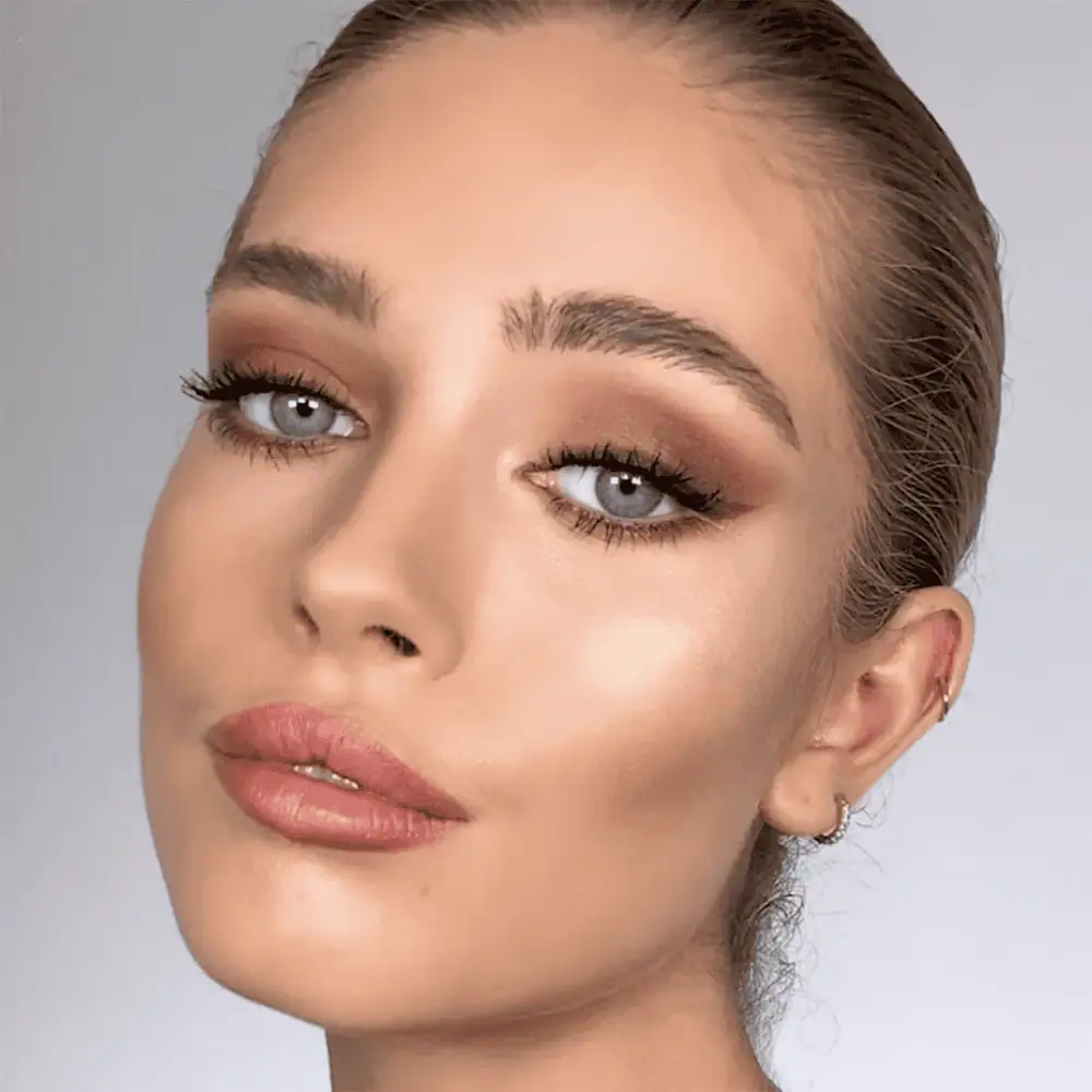 Charlotte Tilbury Mini Filmstar Bronze & Glow - Lebanon - Makeup Germany Charlotte Tilbury Mini Filmstar Bronze & Glow Charlotte Tilbury Mini Filmstar Bronze Glow Lebanon for sale in Lebanon - compact travel-size duo palette of Charlotte Tilbury Mini Filmstar Bronze and Glow featuring bronzer and highlighter