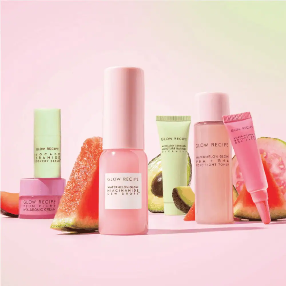 Glow Recipe Fruit Babies Glow & Soothe Kit - Lebanon - Makeup Germany GLOW RECIPE FRUIT BABIES GLOW & SOOTHE KIT Glow Recipe Fruit Babies Glow Soothe Kit Lebanon for sale in Lebanon - 7-piece mini skincare routine kit by Glow Recipe featuring Dew Drops, Toner, Serum, Cleanser, Eye Cream, and Plump Cream
