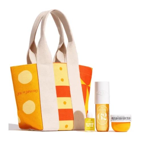 Sol de Janeiro The Sol Tote + Body Essentials Sol de Janeiro The Sol Tote Body Essentials Lebanon for sale in Lebanon - Sol de Janeiro summer body care gift set including Canvas Mini Bag, Brazilian Bum Bum Cream 50ml, Bum Bum Body Firmeza Oil 12ml, and Cheirosa 62 Perfume Mist 90ml